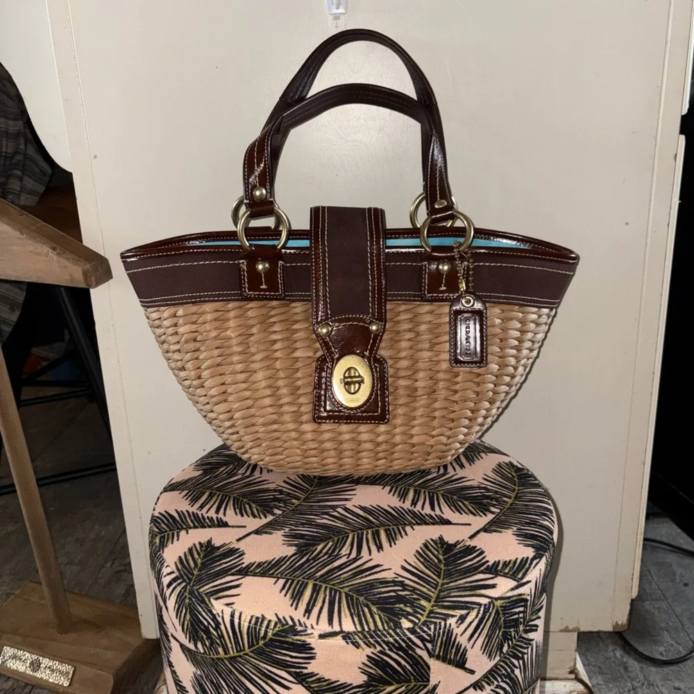 Coach Legacy 10728
Basket Tote Woven
Straw Espresso Brown
Leather Turn Lock#exc! - Picture 10 of 12